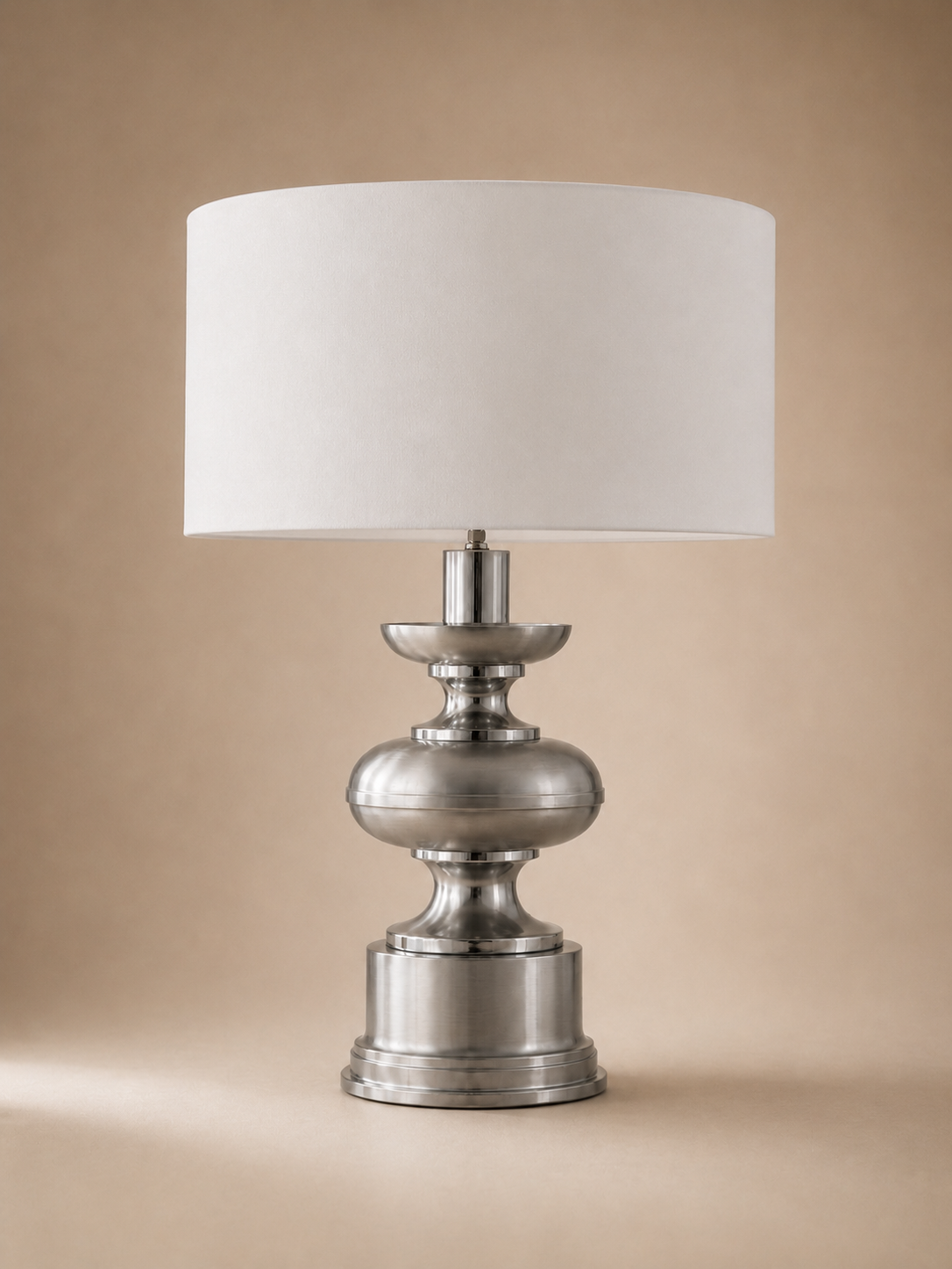 Grande lampe sculpturale en aluminium brossé dans le goût de Delmas, années 1970