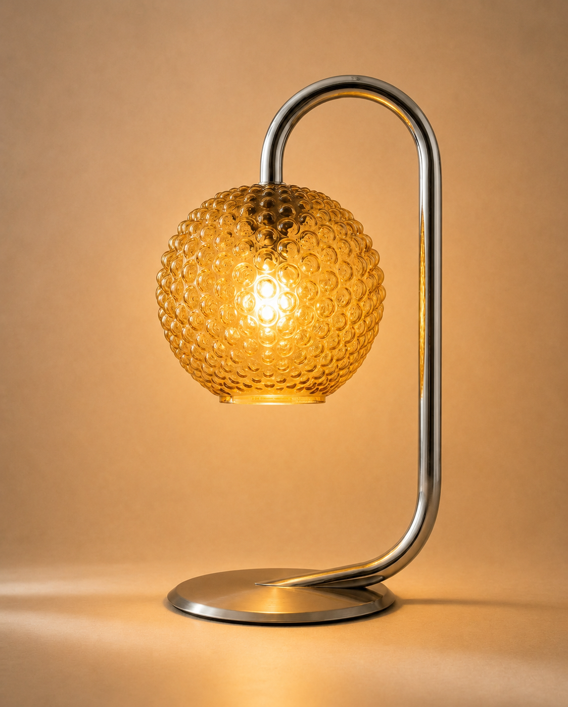Lampe de table en chrome et verre ambré, attribuée à Rolf Krüger, années 1970