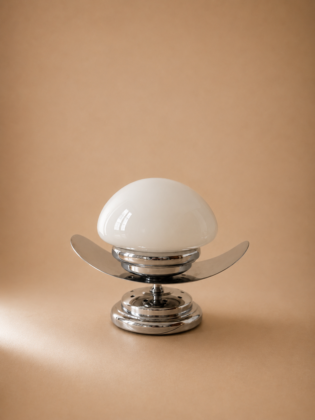 Paire de lampes Space Age en chrome et verre opalin, années 1970
