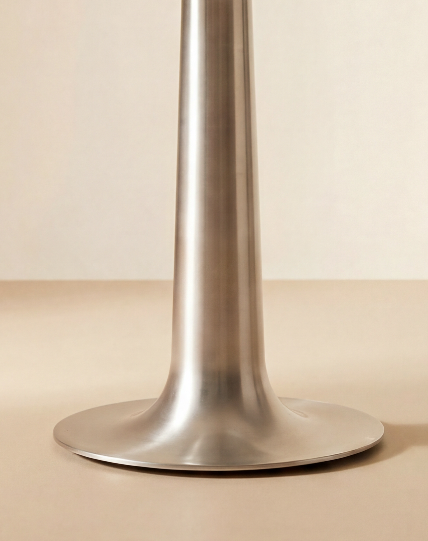Lampe de table en aluminium brossé — RAAK, années 1970