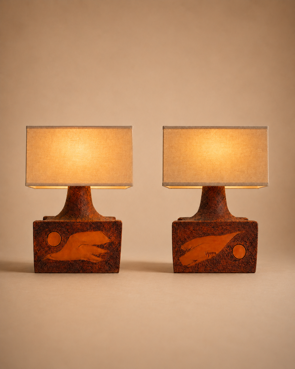 Paire de lampes de table en terre cuite sculptée — Reza Baharan